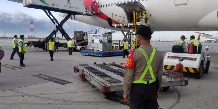 134.560 Dosis Vaksin Astrazeneca Tiba di Bandara Soetta