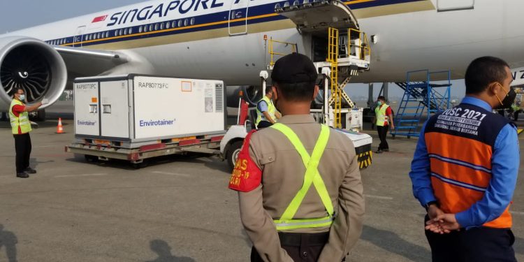 Ribuan Dosis Vaksin Astrazeneca Tiba di Bandara Soekarno-Hatta