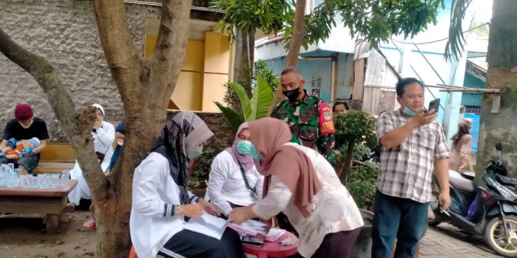 Jemput Bola, Pemdes Bitung Jaya Gelar Vaksinasi di Pemukiman Warga