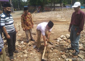 Kepala Desa Bitung Jaya Letakan Batu Pertama Pembangunan Kantor Desa