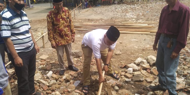 Kepala Desa Bitung Jaya Letakan Batu Pertama Pembangunan Kantor Desa