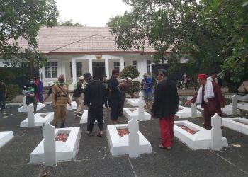 Hari Pahlawan, Kocita Tabur Bunga di TMP Daan Mogot