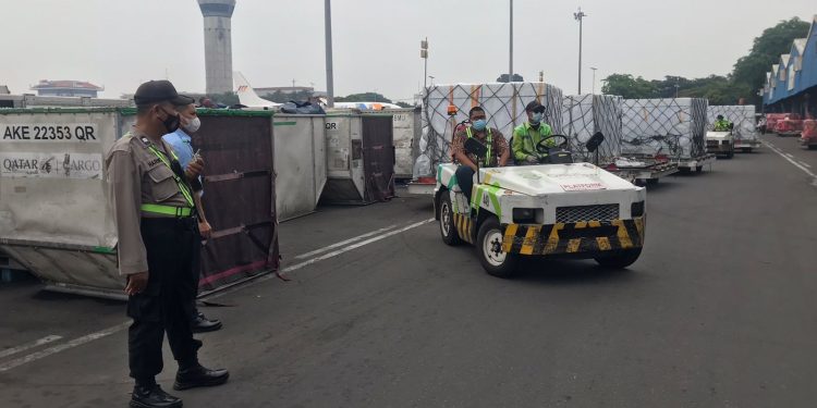 Jutaan Dosis Vaksin Sinovac Tiba di Bandara Soetta