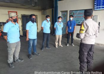 Polresta Bandara Soetta Bagi-bagi Beras di PT. DAPK
