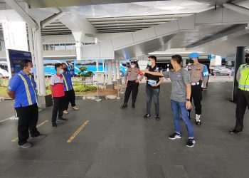 Awasi Prokes, Polisi Sisir Terminal Bandara Soetta
