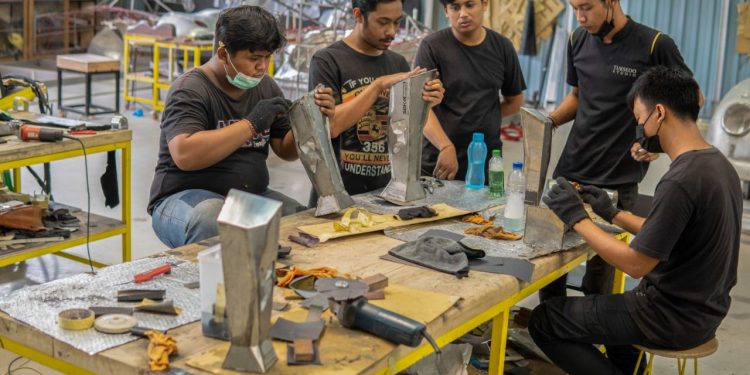 Bamsoet: Piala Juara Balap Dunia di Mandalika Buatan Seniman UMKM Bali