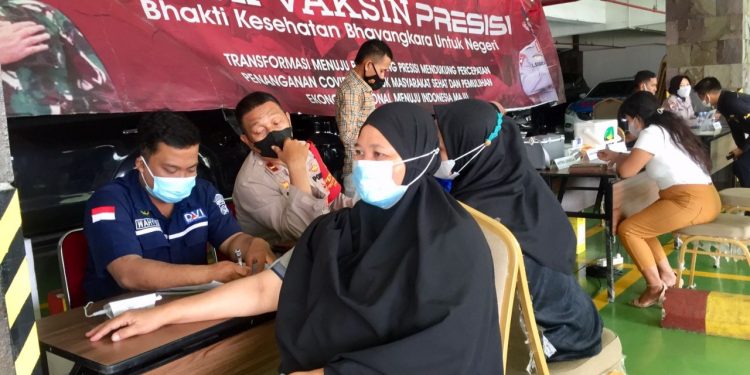 53 Orang Vaksin di Gerai Vaksinasi Presisi Polresta Bandara Soetta