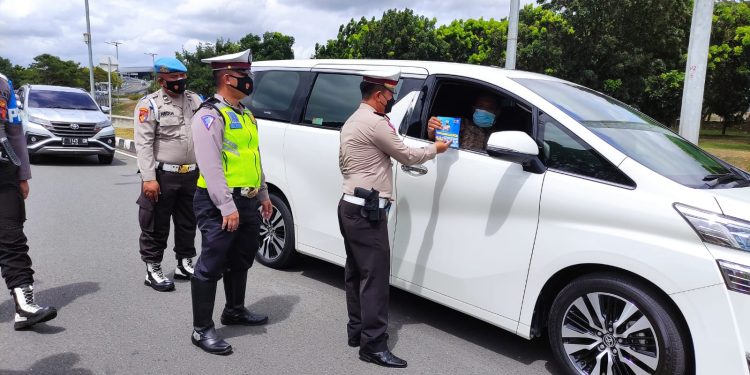 Hari ke Sembilan Operasi Zebra 2021, Polresta Bandara Soetta Bagikan Brosur