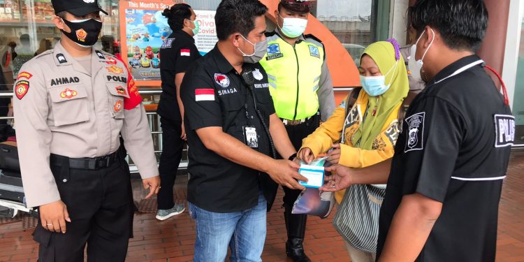 Prokes di Terminal Bandara Soetta Diawasi Polisi