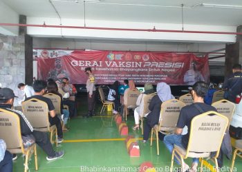 Puluhan Orang Vaksin di Polresta Bandara Soetta