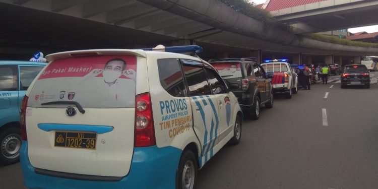 Prokes di Terminal Bandara Soetta, Diawasi Ketat Polisi