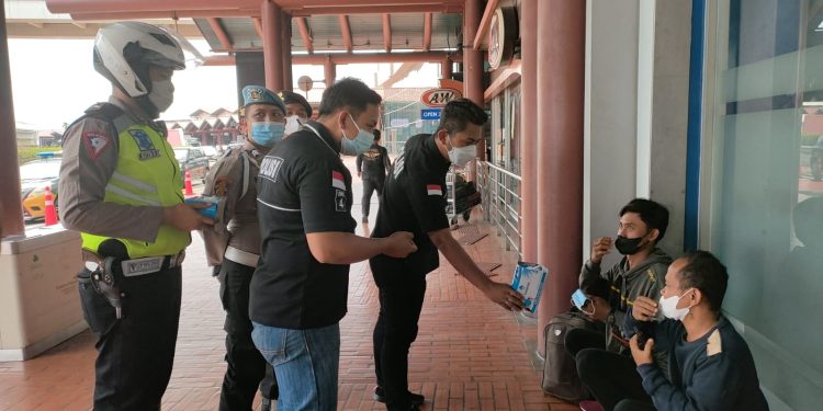 Antisipasi Covid-19 di Hari Libur, Terminal di Bandara Soetta Dioperasi Polisi
