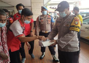 Cegah Prokes Kendor, Terminal Bandara Soetta Diawasi Polisi