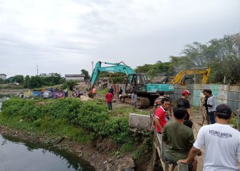 Pimpin Gotong Royong Gabungan Dua Desa, Begini Pesan Kades Bitung Jaya