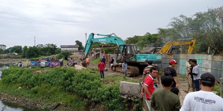 Pimpin Gotong Royong Gabungan Dua Desa, Begini Pesan Kades Bitung Jaya