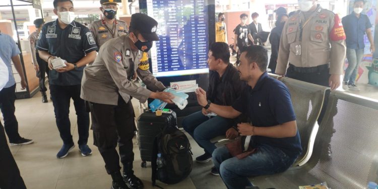 PPKM Level Satu, Bandara Soetta Diawasi Puluhan Polisi