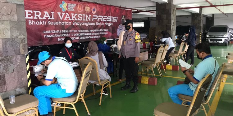 Puluhan Orang kembali Divaksin Polresta Bandara Soetta