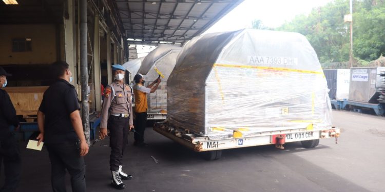 Bandara Soetta Kedatangan Vaksin Pfizer