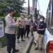 Tertibkan Spanduk Ormas, Polsek Cipondoh Kerahkan Belasan Personel Gabungan