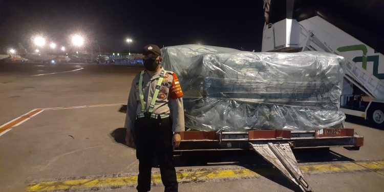 Bandara Soetta Kedatangan Jutaan Dosis Vaksin Pfizer