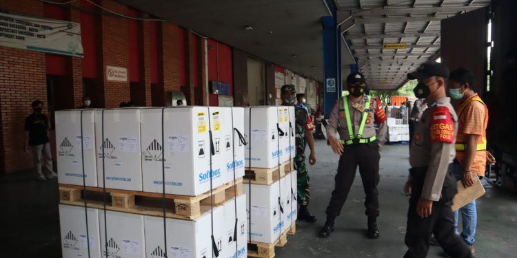 Satu Juta lebih Dosis Vaksin Pfizer Tiba di Bandara Soetta