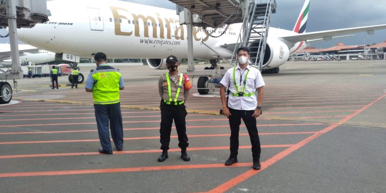 Ratusan Ribu Dosis Vaksin Astrazeneca Tiba di Bandara Soetta