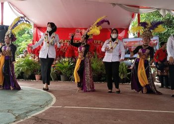 Kedatangan Kalapas Kelas IIA Tangerang Disambut Kalungan Ronce Melati