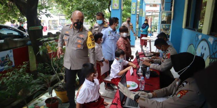 Polresta Bandara Soetta Gelar Vaksinasi Anak di SDN Rawa Kompeni