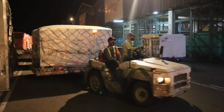 6.700.540 Dosis Vaksin Astrazeneca Tiba di Bandara Soetta