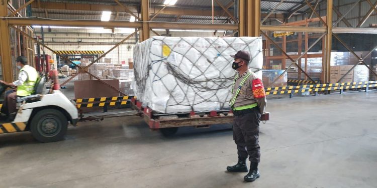 Jutaan Dosis Vaksin Astrazeneca Tiba di Bandara Soetta