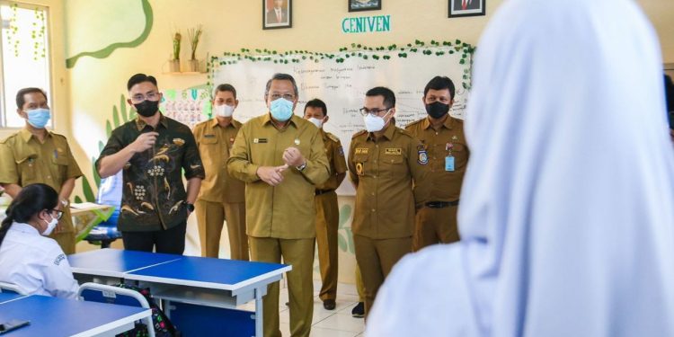 Tangsel Ujicoba PTM 100 Persen, Wagub dan Wali Kota serta Wakil Kunjungi Sekolah