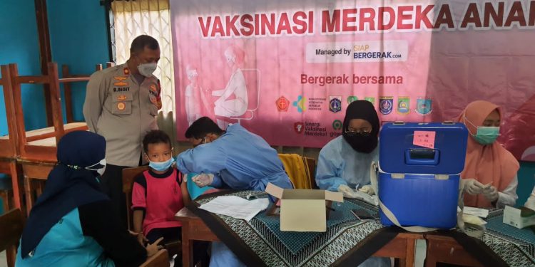 Di SDN Rawa Rengas, Polresta Bandara Soetta Adakan Vaksinasi Anak