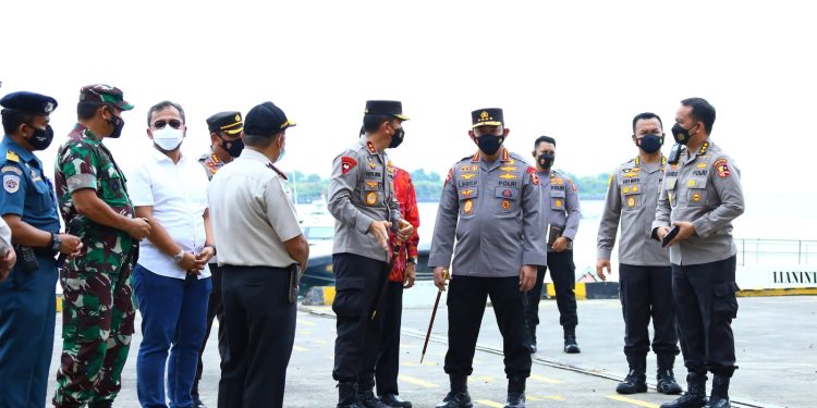 Tinjau Pelabuhan Benoa, Kapolri Minta Proses Prokes hingga Karantina Diperketat