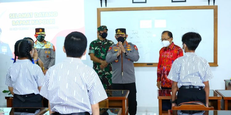 Pelajar Senang Bisa Belajar Tatap Muka, Kapolri: Fokus Gapai Cita-Cita