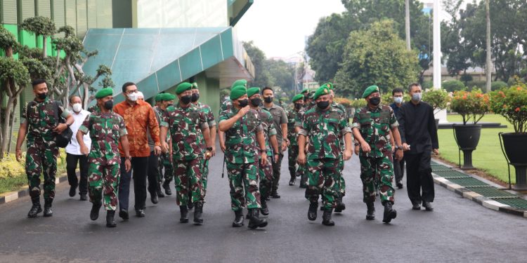 Kunjungi Kodam Jaya, KSAD Resmikan Aula Sudirman