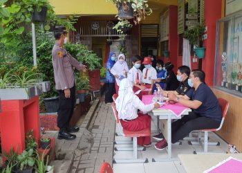 Polresta Bandara Soetta Vaksin 262 Anak di SDN Kampung Baru