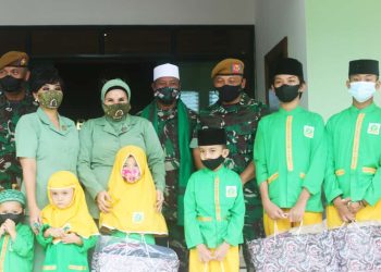 Pangdam Jaya Santuni Anak-anak Yayasan Fajar Qolbi