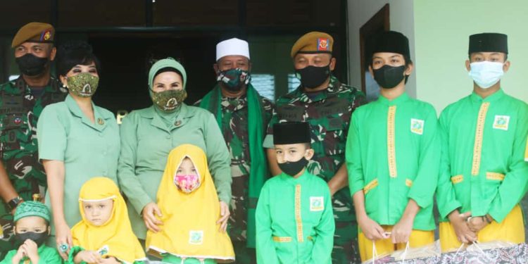 Pangdam Jaya Santuni Anak-anak Yayasan Fajar Qolbi