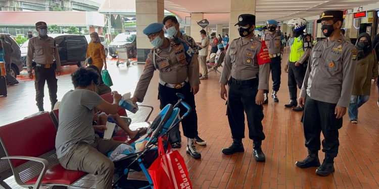 Terminal Dua Bandara Soetta Disisir Puluhan Polisi