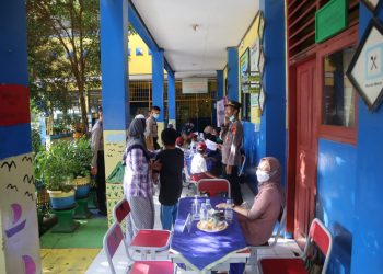 Polresta Bandara Soetta Adakan Vaksinasi Anak di SDN Jurumudi