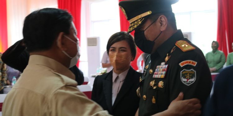 Tabur Bunga di TMP Taruna, Menhan Didampingi Danrem Wijayakrama