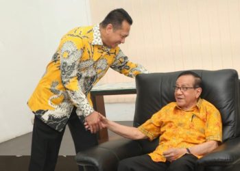 Bamsoet dan Akbar Tandjung Terima Penghargaan dari KAHMI