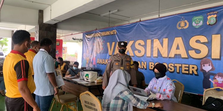 Gerai Vaksinasi Polresta Bandara Soetta Gelar Vaksinasi Anak dan Lansia