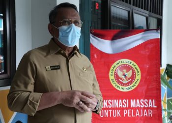 Benyamin Tinjau Pelaksanaan Vaksin Dosis ke 2 di SDN Pisangan 02
