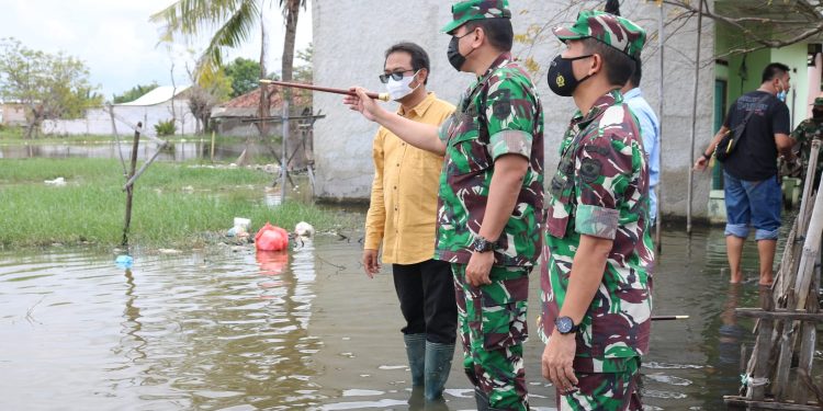 Danrem Wijayakrama Tinjau Lokasi Banjir dan Posko Pengungsian di Tangerang
