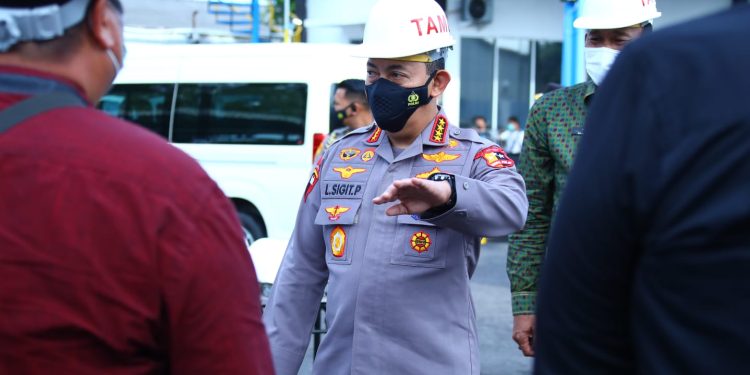 Tinjau Pabrik Minyak Goreng di Bali, Kapolri Pastikan Stok dan Harga Sesuai HET Dipasaran