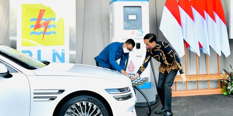 Presiden Jokowi Resmikan SPKLU Ultra Fast Charging Pertama di Indonesia