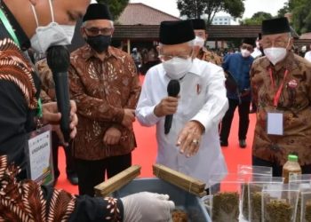 Wapres Resmikan Bank Wakaf Mikro Pertama di Jakarta