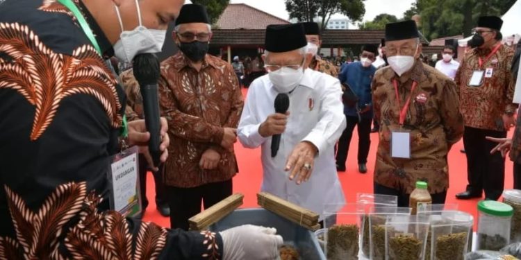 Wapres Resmikan Bank Wakaf Mikro Pertama di Jakarta