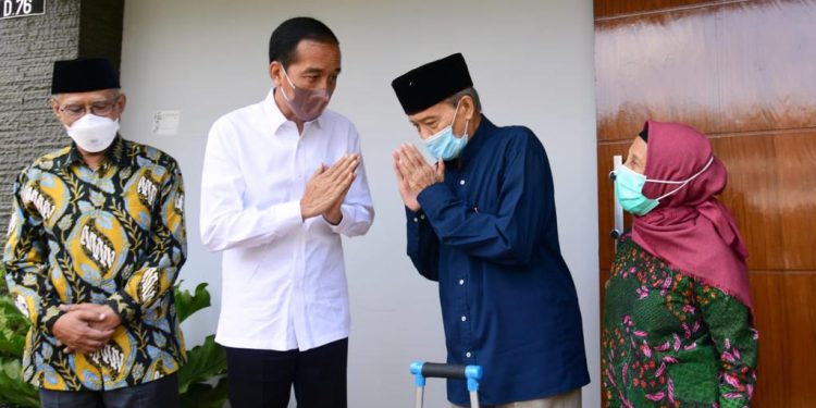 Presiden Joko Widodo Jenguk Buya Safii